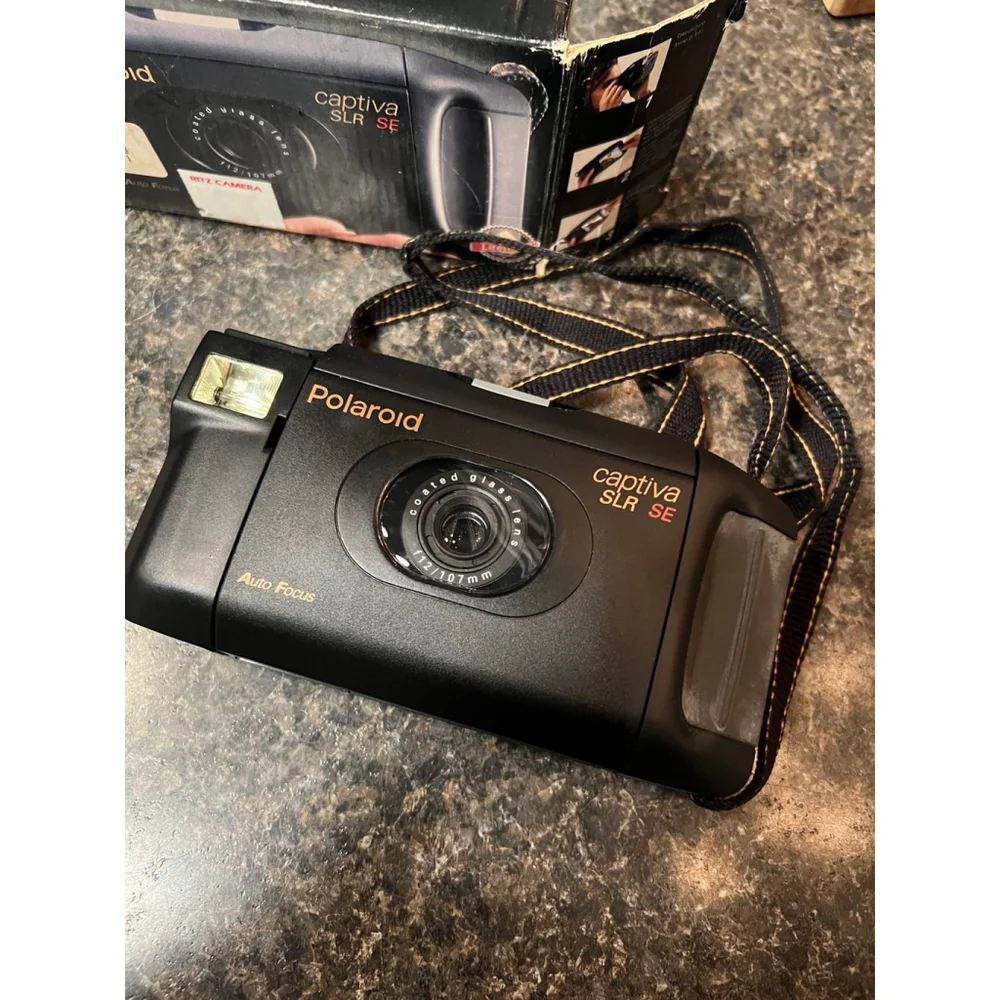 Vintage Polaroid Captiva SLR Instant 95 Film Camera Auto Focus